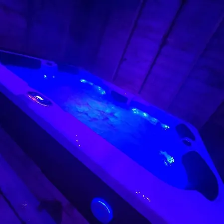 Prázdninový dům Les Tiny D'aureilhan Avec Jacuzzi Privatif